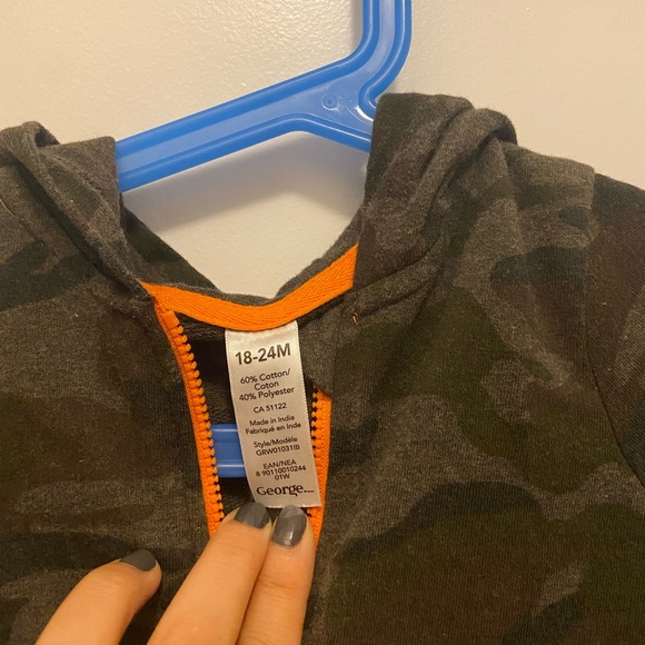 Camo onesie - Picture 2 of 3